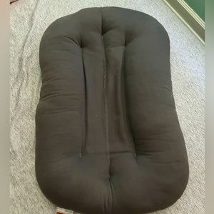 Snuggle me organic, charcoal gray